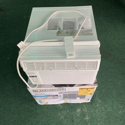 BLACK + DECKER WINDOW AIR CONDITIONER 