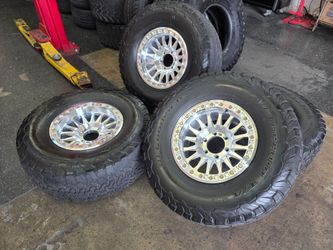 17" KMC beadlocks w/ 35" BfG KO2 tires