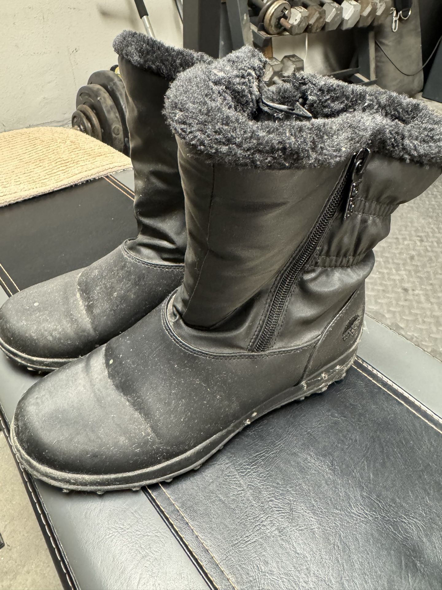 Winter Boots- Women 8