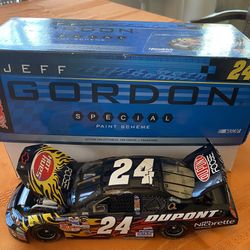 #24 Jeff Gordon DuPont Foos Custom Design 2006 Monte Carlo 1:24 Nascar