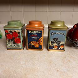 Set of three Oneida Ceramic Canisters vintage label collection . In excellent used condition.