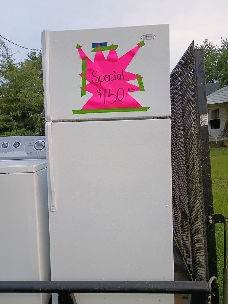 Whirlpool 15.7 Cubit ft Refrigerator W/Ice Maker $150