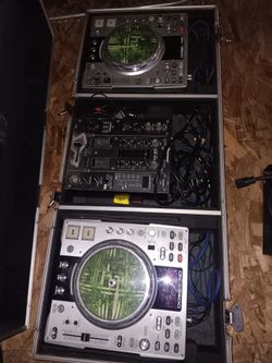 DJ Turn Tables/ Case / Equipment 