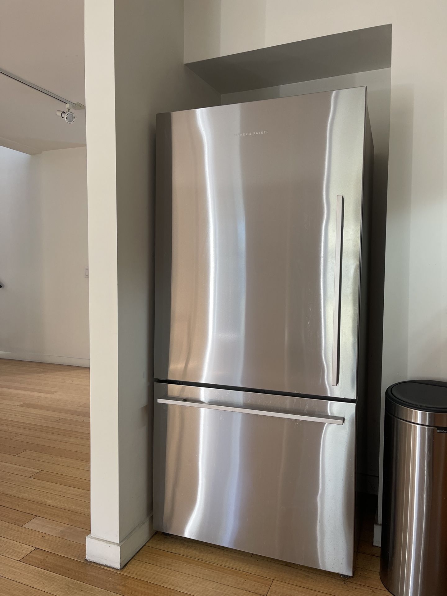 Fisher & Paykel Refrigerator – Counter-Depth Stainless Bottom Freezer