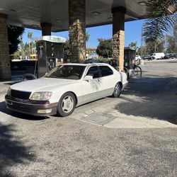 2000 Lexus LS 400