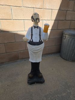 Bartender Statue holding a beer