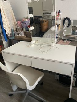 vanity White vanity with white chair