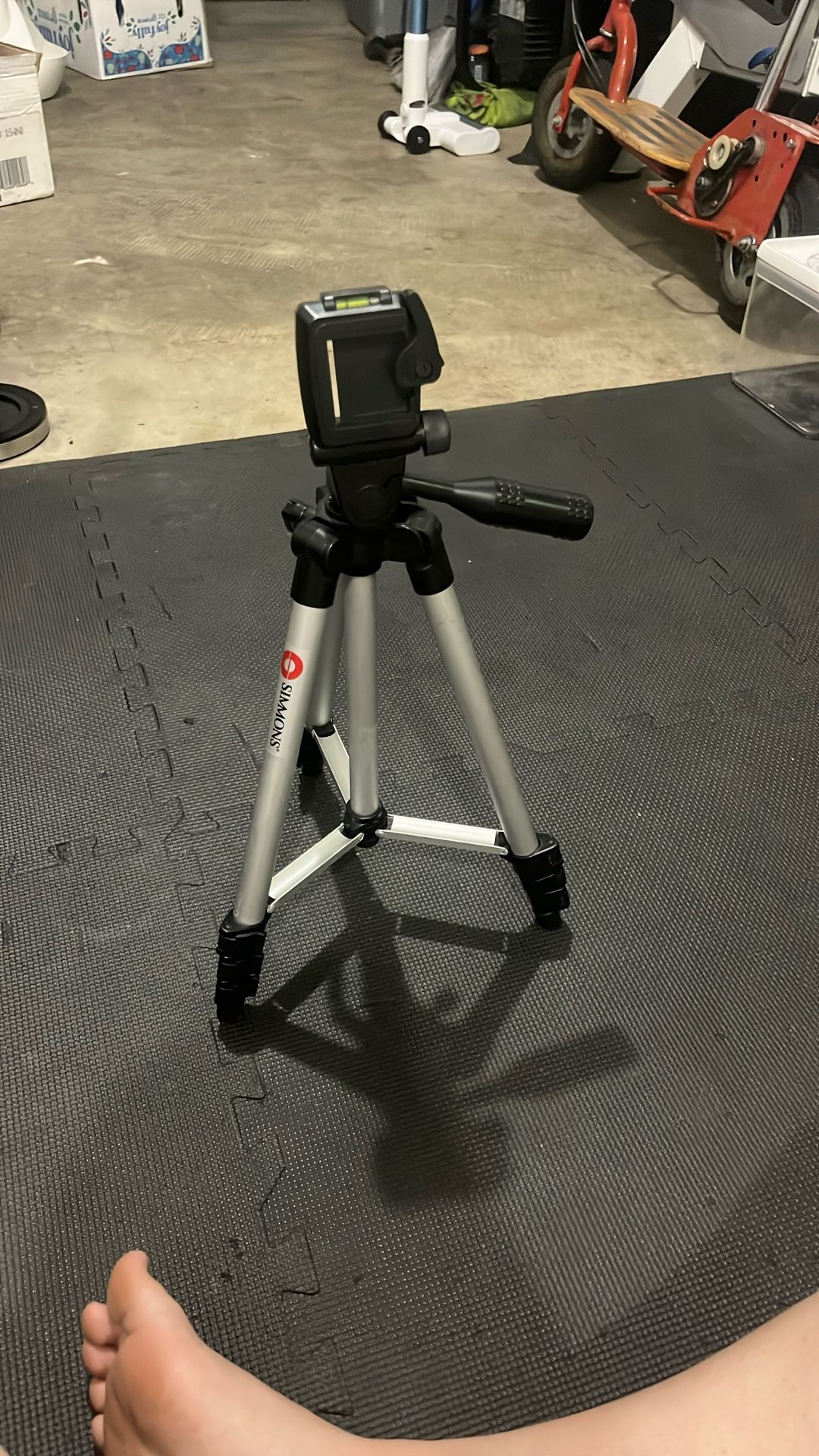 Simmons Adjustable Tripod