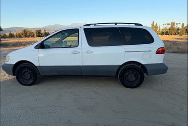98 Toyota sienna LE
