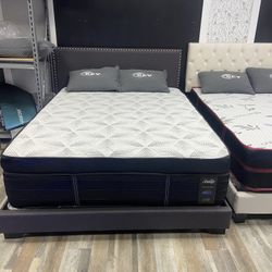 Queen Mattress - Double Sides - Come With Free Box Spring - Free Delivery 🚚 To Reasonable Distance 