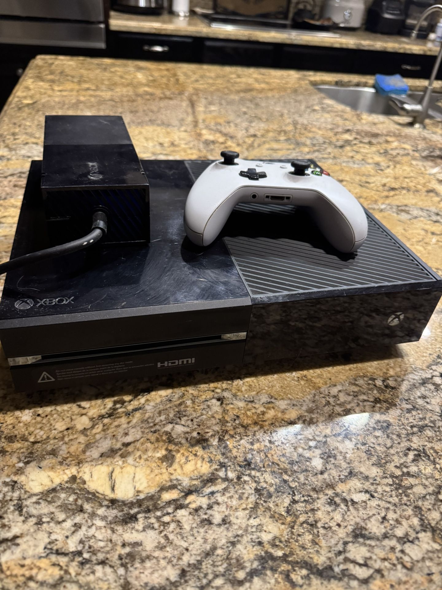 MICROSOFT XBOX ONE - CONSOLE - 500GB - 1540 WITH ONE CONTROLLER