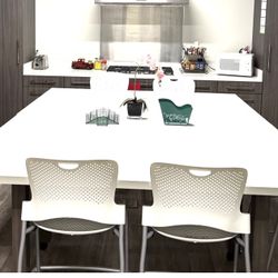 Gorgeous Quartz Table, In Everest White Color