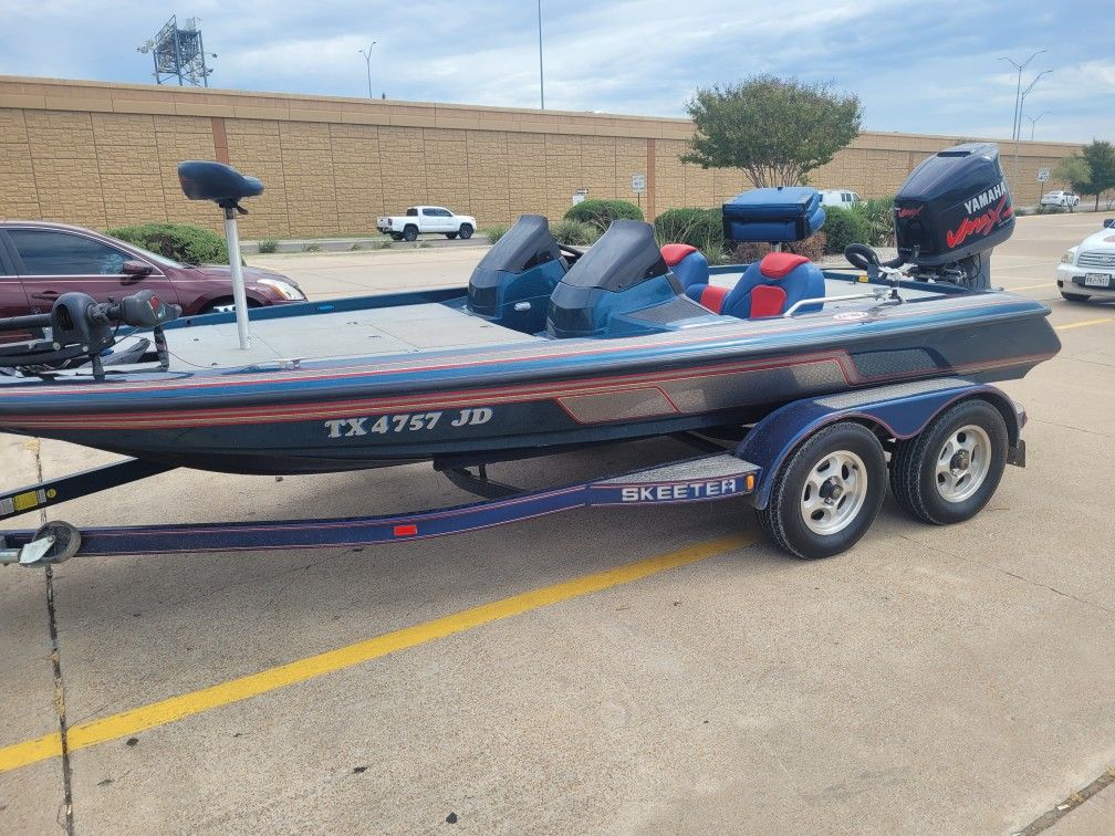 SKEETER BASS BOAT