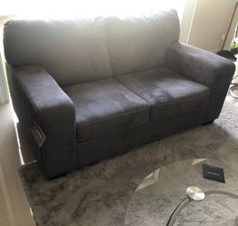 Brand new Love seat With tags Still On. I Bought A Complete Set Sofá And love seat And chair, I Paid Extra And Got 2 Love seats But Not Enough Room