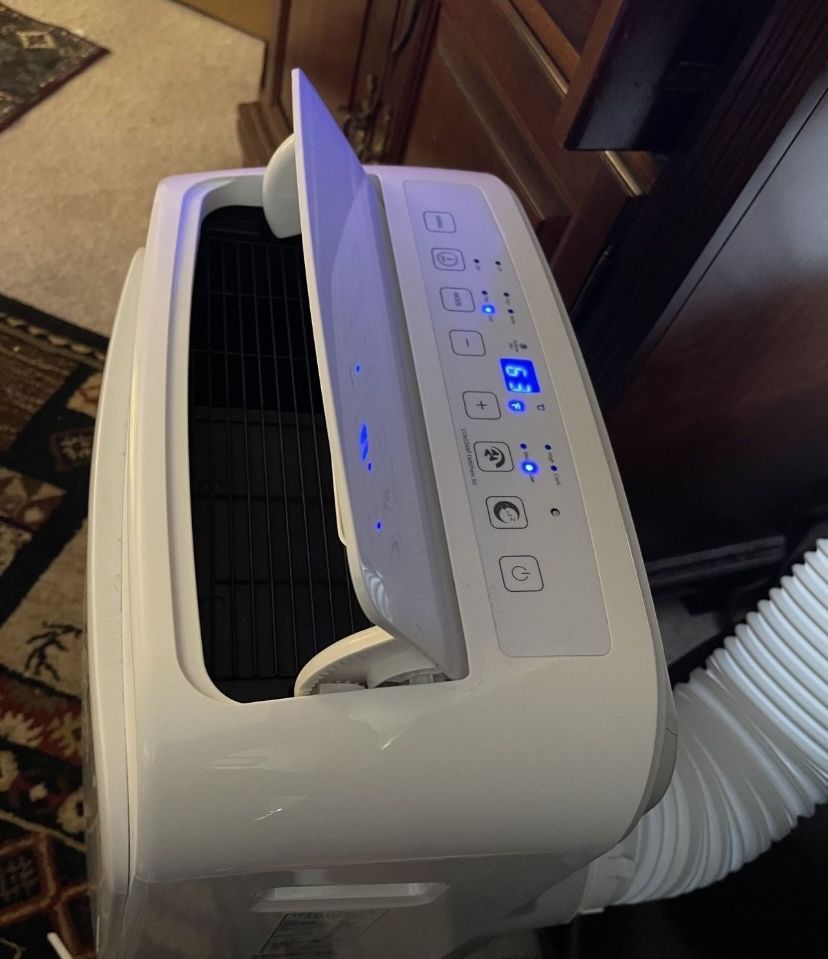 BARELY USED PORTABLE AIR CONDITIONER