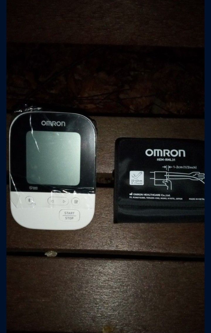 Omron 5 Series Wireless Upper Arm Blood Pressure Monitor - BP7250