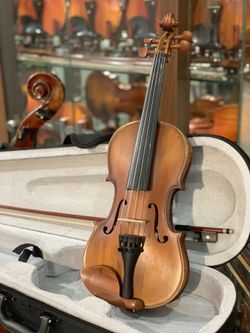 Mint condition 1/2 violin