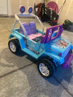 Kids Jeep- Frozen with battery/charger