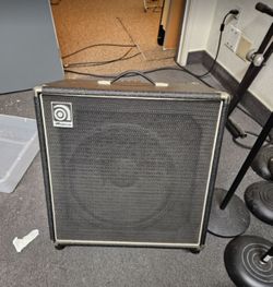 Bass Amp (Ampeg BA 115)