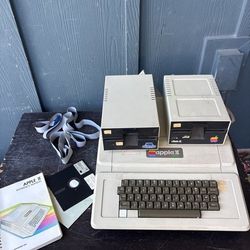 Apple II Plus A2S1016 w/ 2 Drives Language Card DOS 3.3 Manuals WORKS VIDEO