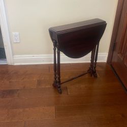 antique drop-leaf table gate leg table 