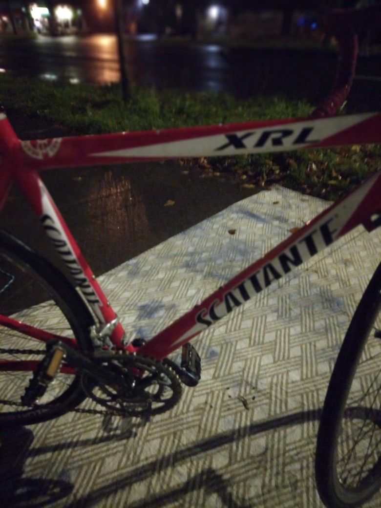 Red WHITE AND BLACK SCATTANTE Road Bike