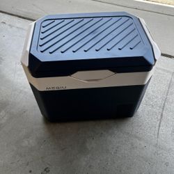 32 Quart Portable Cooler/Freezer