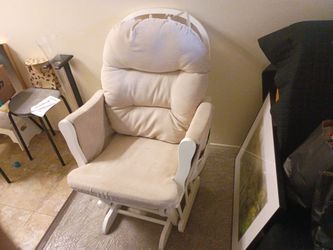 Maternal rocking chair