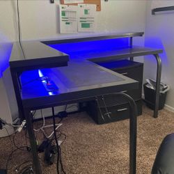 L Shaped Desk With Ergonomically Chair