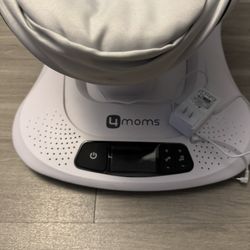 4moms MamaRoo 4 Model 1037 multi-motion baby swing 
