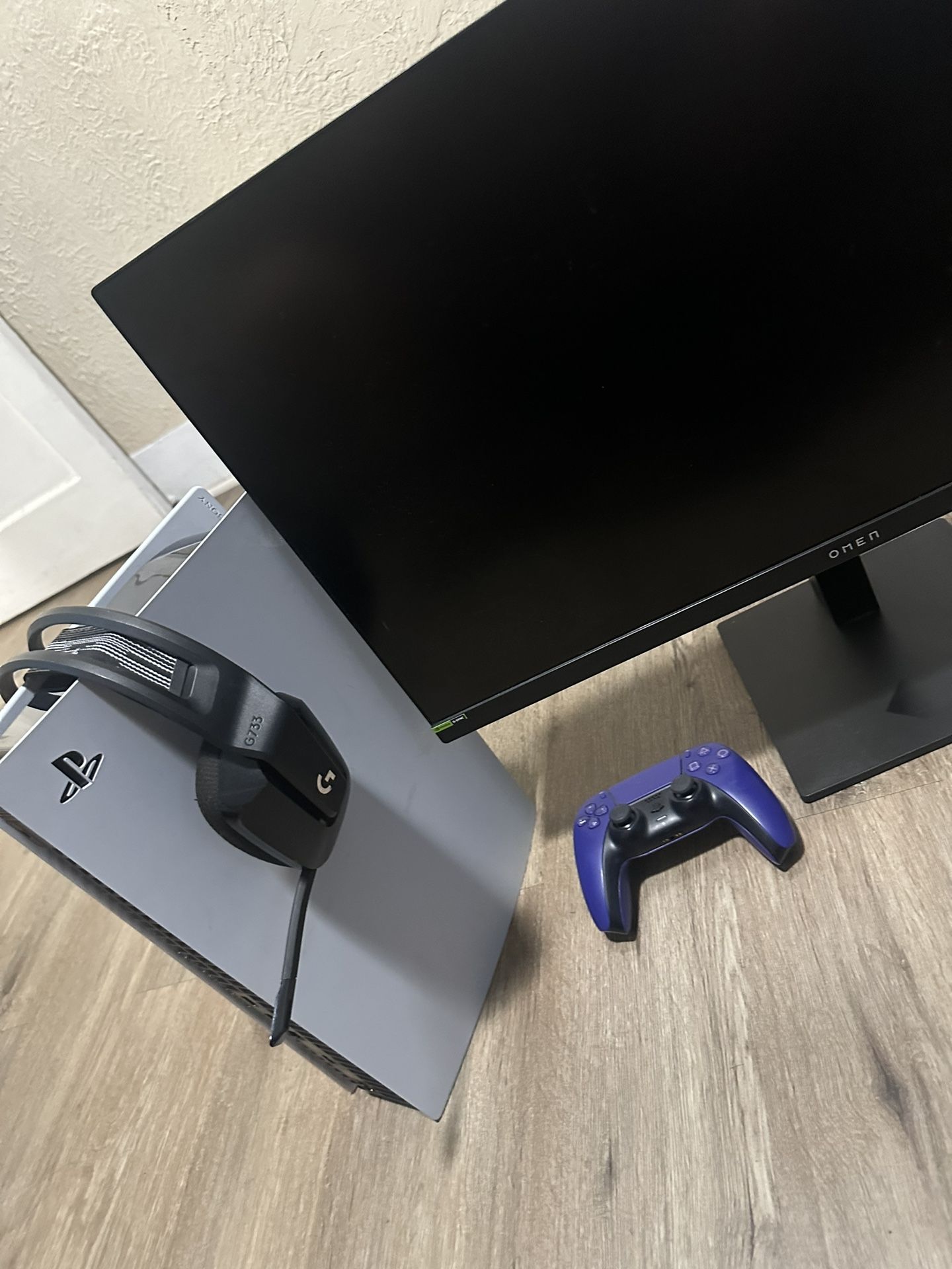 “PS5 Bundle + HP Omen Monitor, Controller & Headset – Ready to Play!” Willing To Negotiate The Price