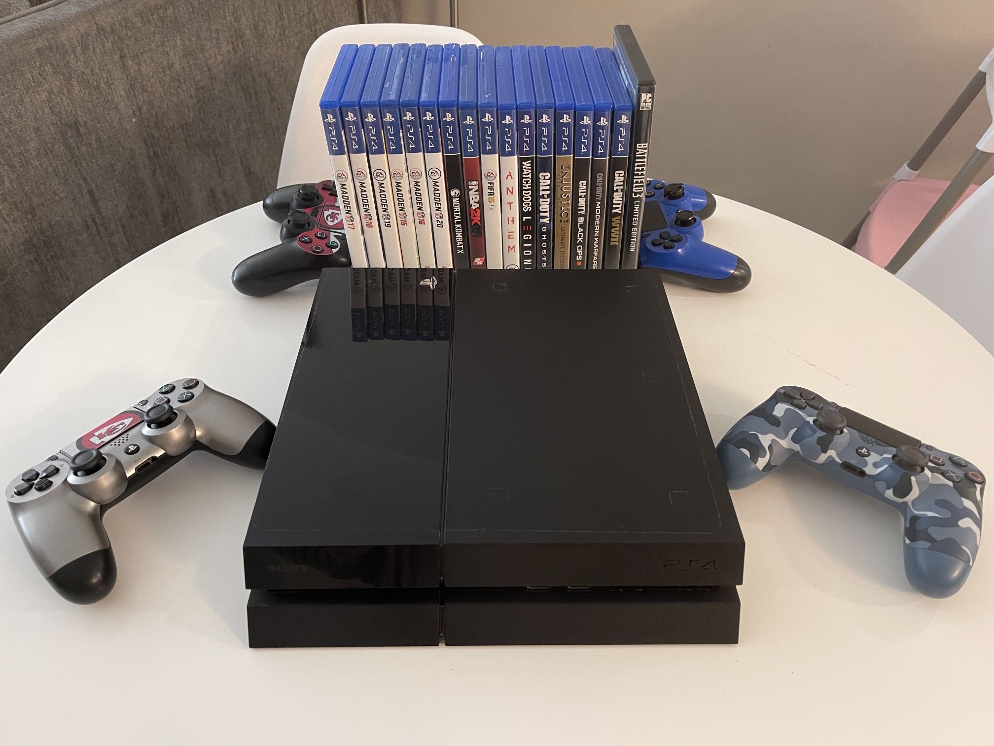 PS4 + PS controller + Games 