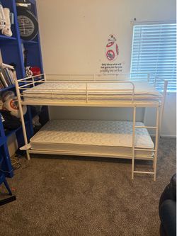 WHITE METAL TWIN BUNK BEDS W/MATTRESSES