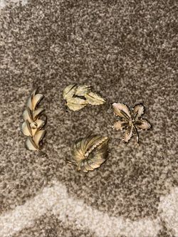 Gold tone vintage leaf brooch bundle