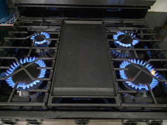 Moving sale: works perfectly fine. I'm just moving and don't need it.  2 years old. Minimum use.    5-Burners Smart Free-Standing Gas Convection Range
