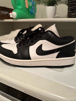 Black and white Jordans size 9