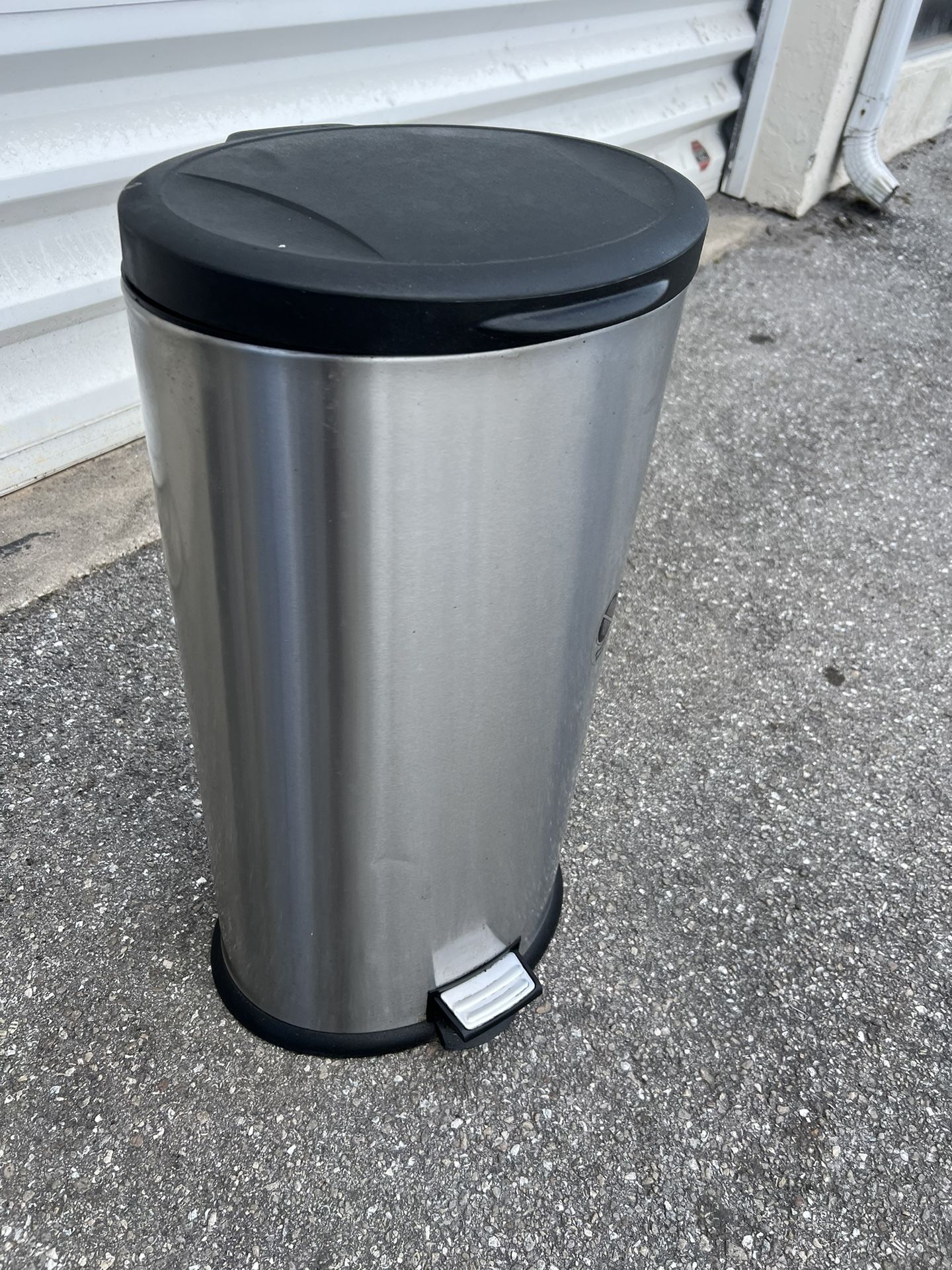 Better Homes 7.9 Gallon Stainless Steel Oval Step Garbage Trash Can Waste Basket!