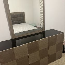 Dresser And Bedroom Set 