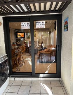 Hurricane impact sliding glass doors and windows | Puertas y ventanas de impacto