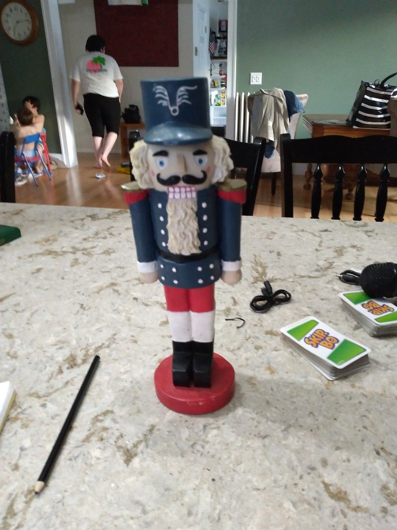 Nut Cracker