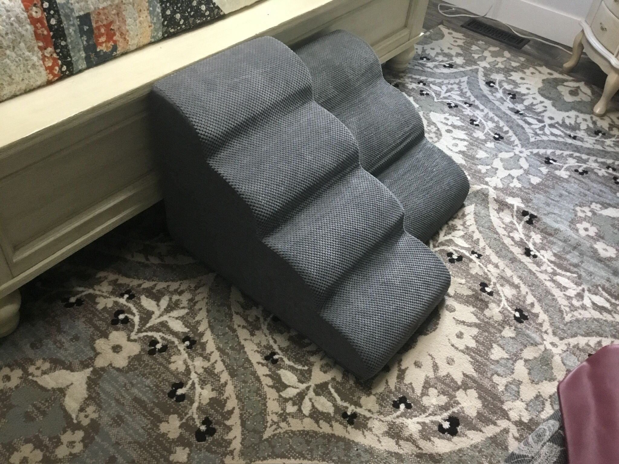 Pet Small And Medium Dog To Spent Up On Bed