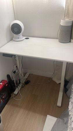 White Electric Adjustable Standing Desk