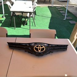 2014-2017 Toyota Yaris Front Bumper Upper Grille 