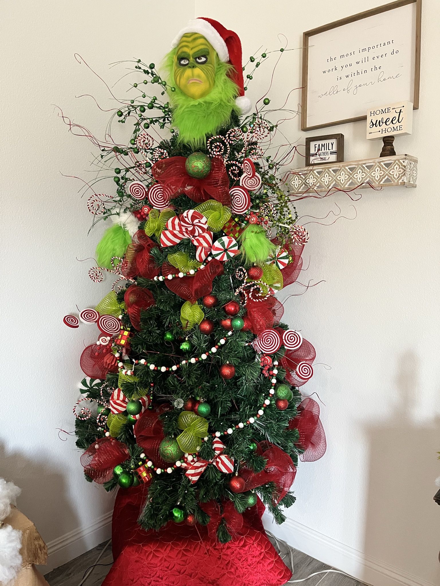 Christmas Tree W Bow Red N Green Included 