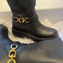 Brand new GUESS Size 5M 