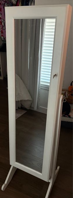 Jewelry mirror