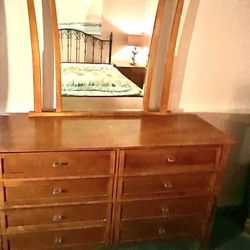 BEDROOM DRESSER!!!!GOTTA MOVE IT!! GOTTA GO!! COM’ON THIS IS A STEAL!!!