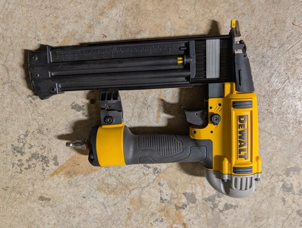 DEWALT 18-Gauge Pneumatic Brad Nailer