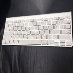 Bluetooth Apple Keyboard 