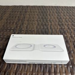 Apple MagSafe Duo Charger—Used